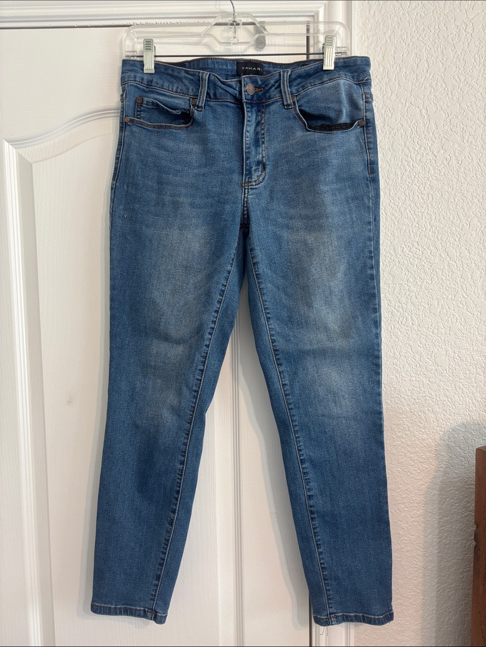TAHARI 10/30 Medium Wash Skinny Jeans